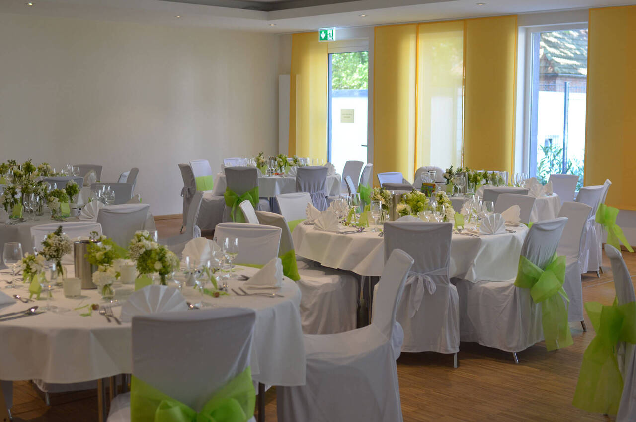 Eingedeckt für eine Feier im Hotel Ardey